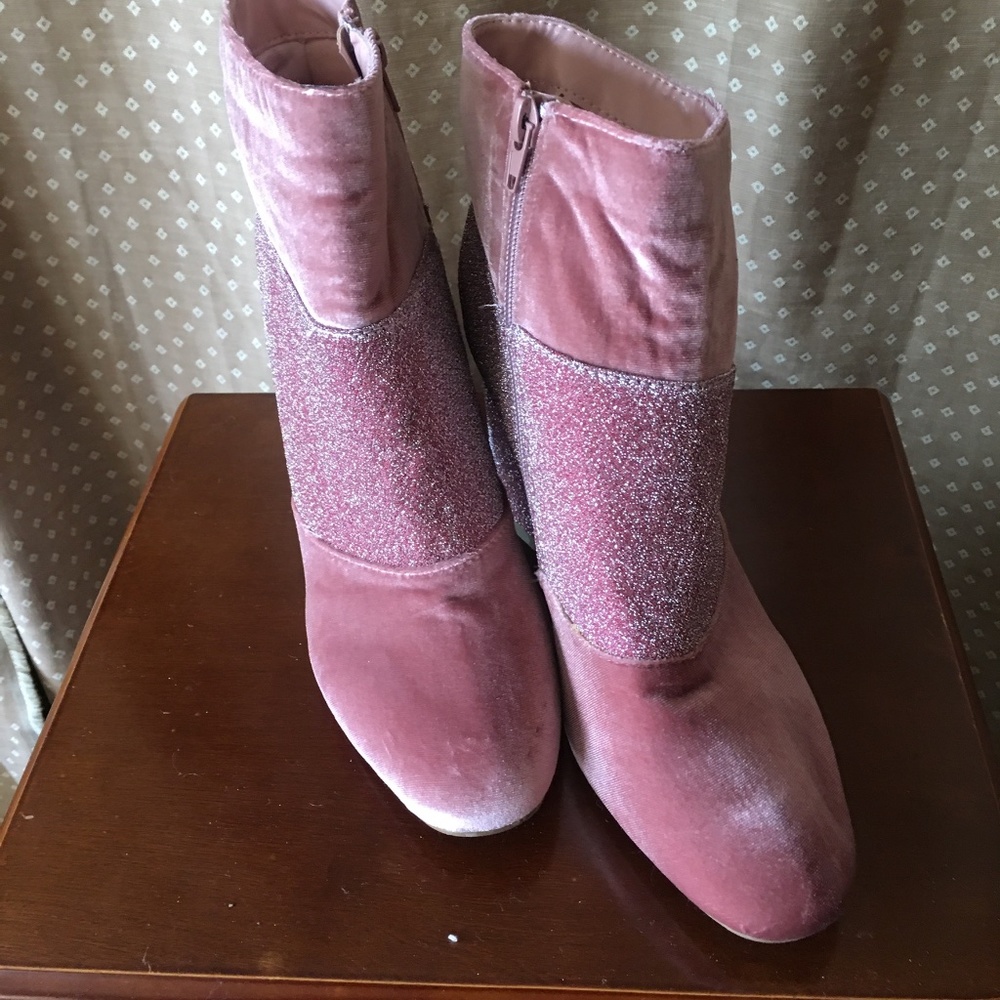 YOKI PINK VELVET BOOTIE. SPARKLE AND FUN.